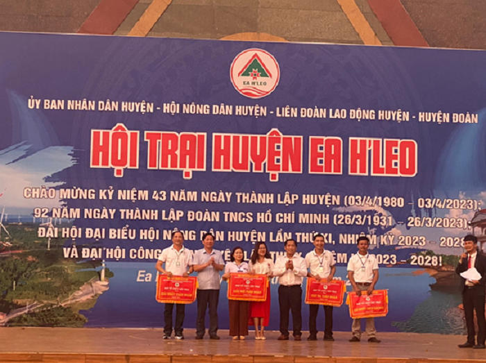 Hoi trai chao mung 43 nam ngay thanh lap huyen 4